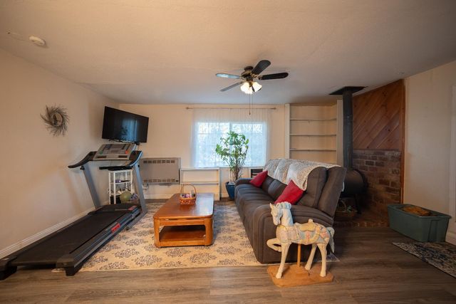 33 Stanley Rd, West Point, CA 95255