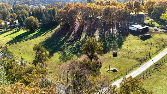 33 Stanley Rd, West Point, CA 95255