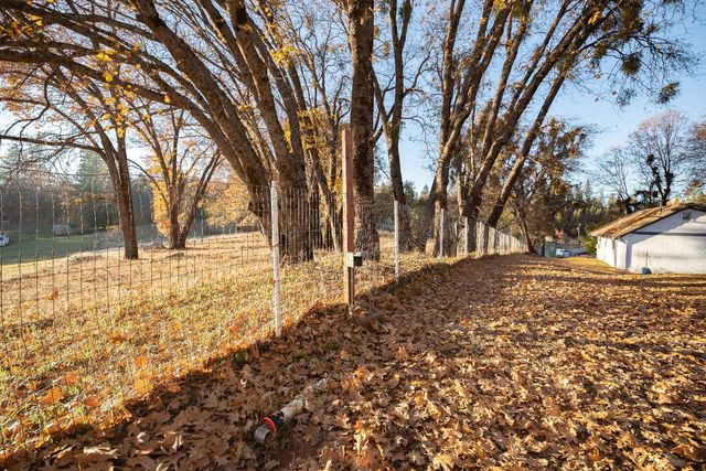 33 Stanley Rd, West Point, CA 95255