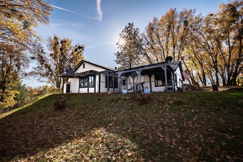 33 Stanley Rd, West Point, CA 95255