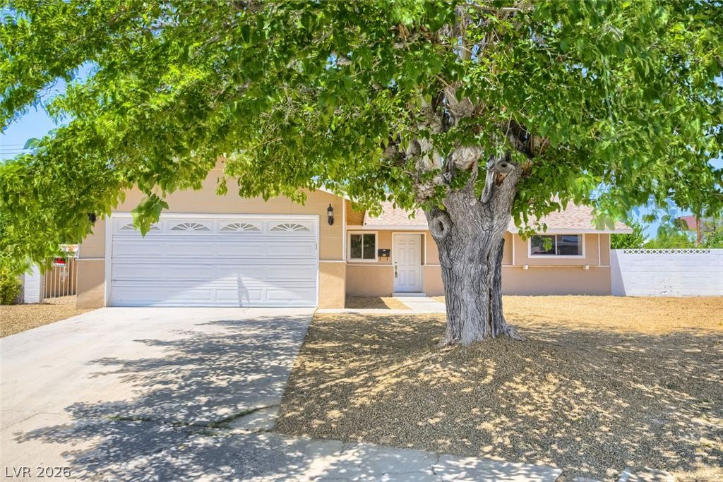 2024 Collins Avenue, Las Vegas, NV 89106 — exterior