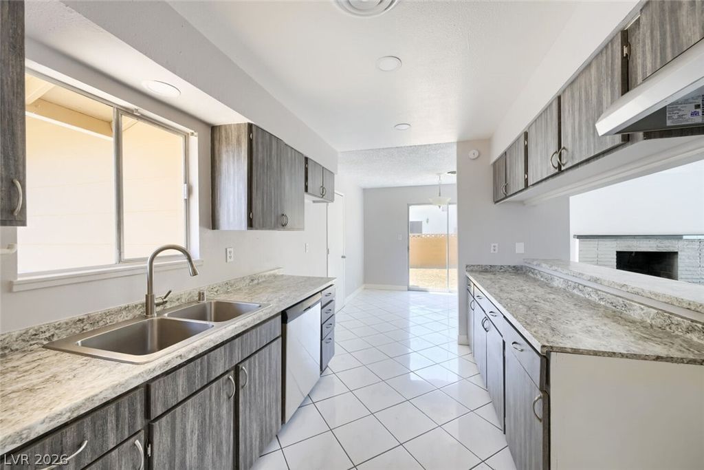 2024 Collins Avenue, Las Vegas, NV 89106 — photo 3
