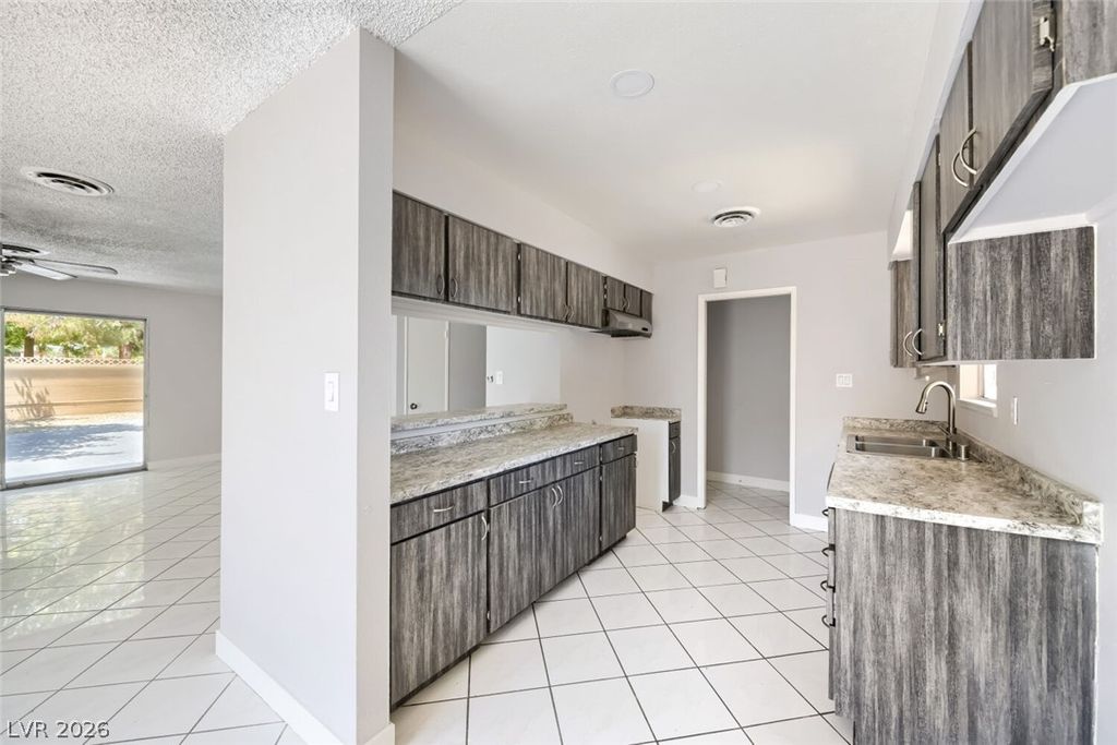 2024 Collins Avenue, Las Vegas, NV 89106 — photo 4