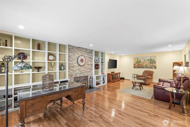 407 Point Fosdick Drive NW, Gig Harbor, WA 98335