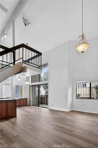 18433 Hatteras 507, Tarzana, CA 91356