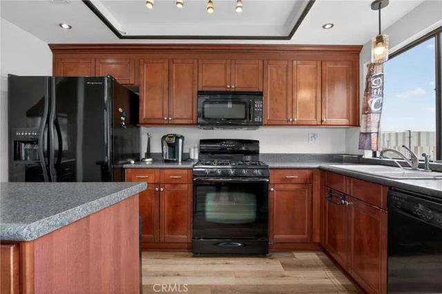 18433 Hatteras 507, Tarzana, CA 91356