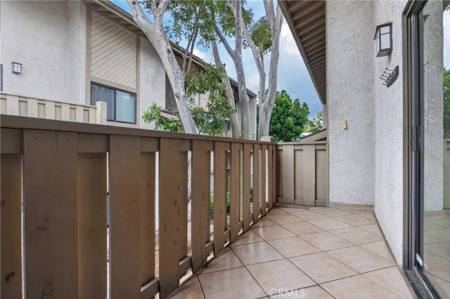 18433 Hatteras 507, Tarzana, CA 91356
