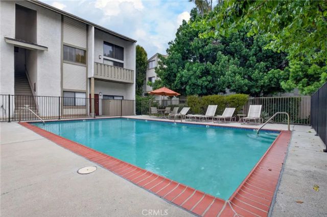 18433 Hatteras 507, Tarzana, CA 91356