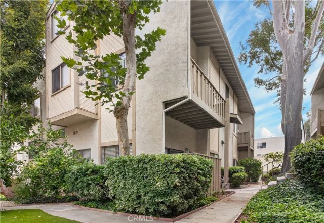 18433 Hatteras 507, Tarzana, CA 91356
