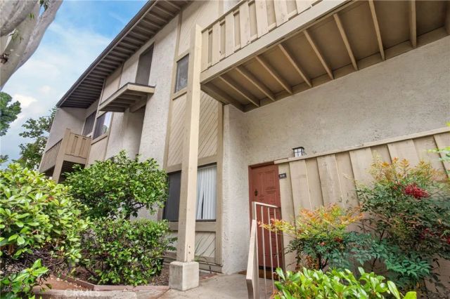 18433 Hatteras 507, Tarzana, CA 91356