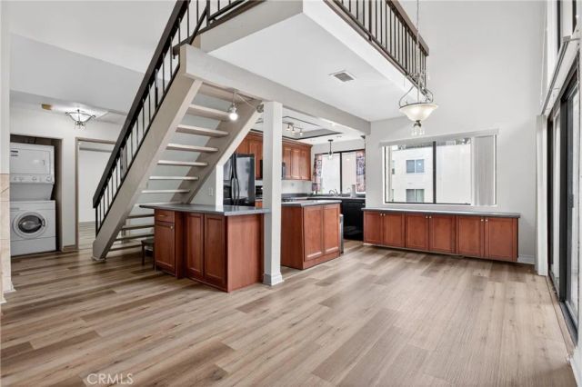 18433 Hatteras 507, Tarzana, CA 91356