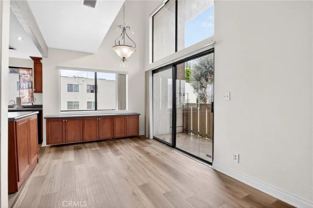 18433 Hatteras 507, Tarzana, CA 91356