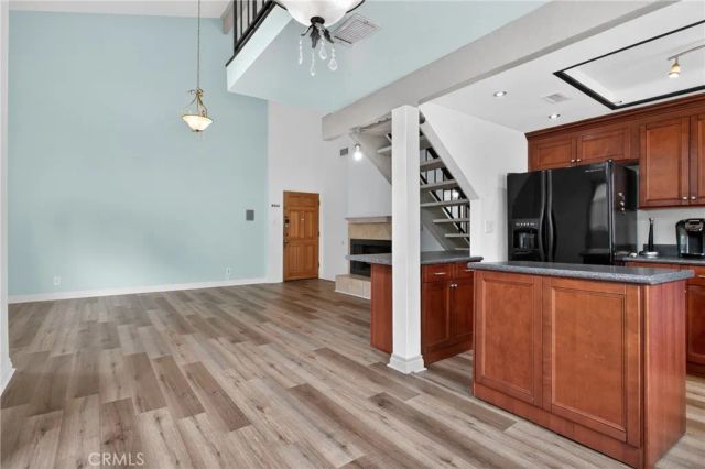 18433 Hatteras 507, Tarzana, CA 91356