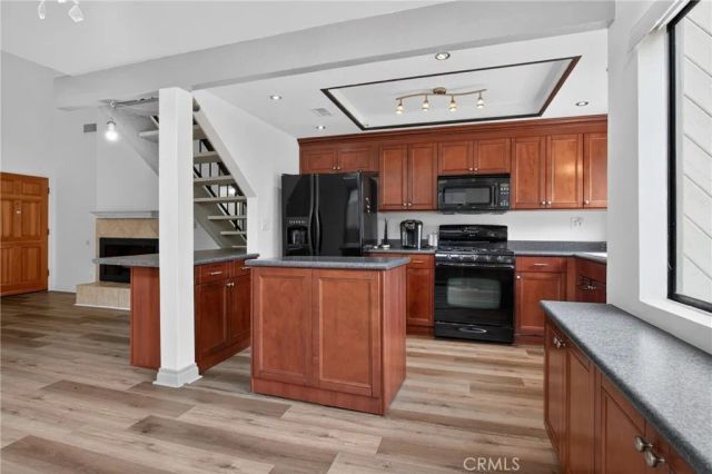 18433 Hatteras 507, Tarzana, CA 91356