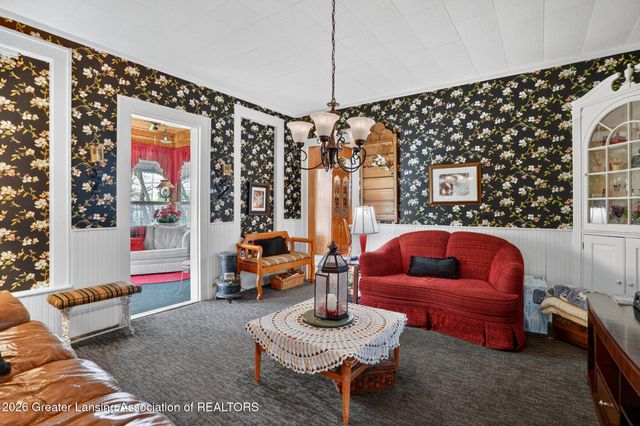 812 N Clinton Street, Grand Ledge, MI 48837