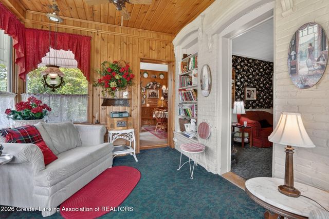 812 N Clinton Street, Grand Ledge, MI 48837