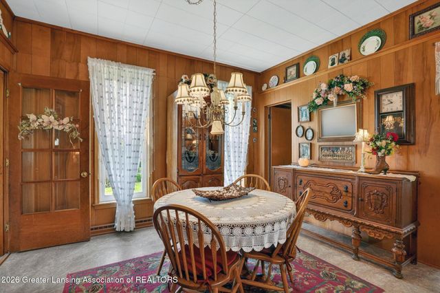 812 N Clinton Street, Grand Ledge, MI 48837