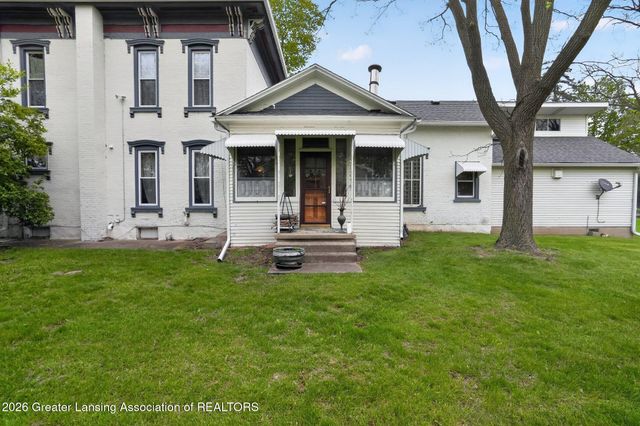 812 N Clinton Street, Grand Ledge, MI 48837