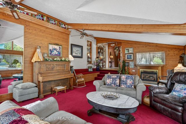812 N Clinton Street, Grand Ledge, MI 48837