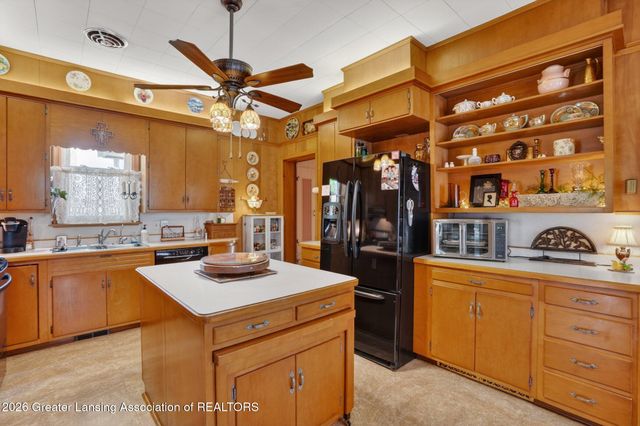 812 N Clinton Street, Grand Ledge, MI 48837