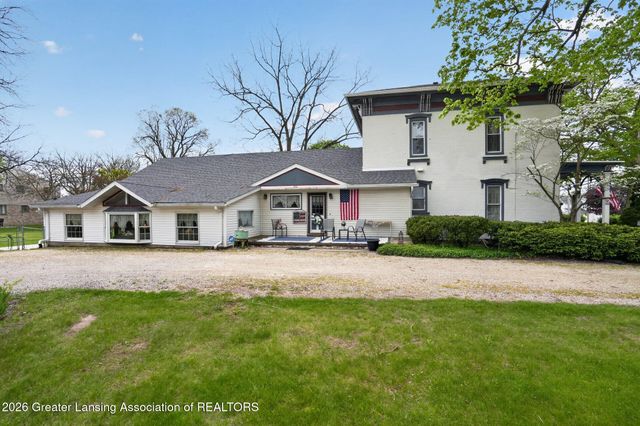 812 N Clinton Street, Grand Ledge, MI 48837
