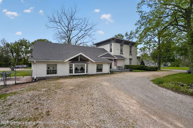 812 N Clinton Street, Grand Ledge, MI 48837