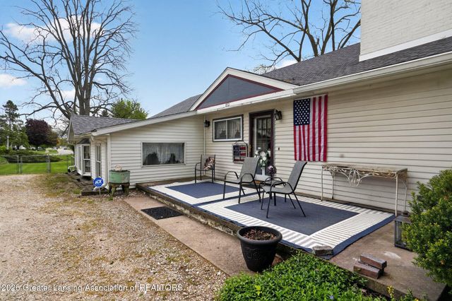 812 N Clinton Street, Grand Ledge, MI 48837