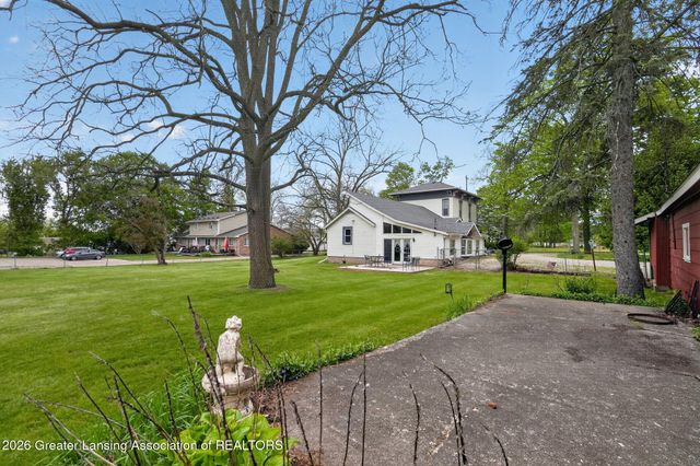 812 N Clinton Street, Grand Ledge, MI 48837