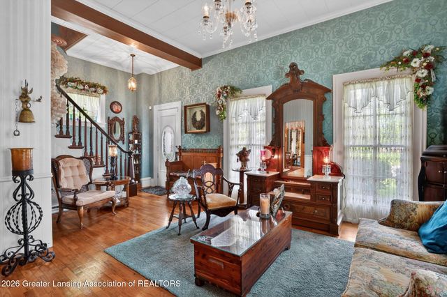 812 N Clinton Street, Grand Ledge, MI 48837