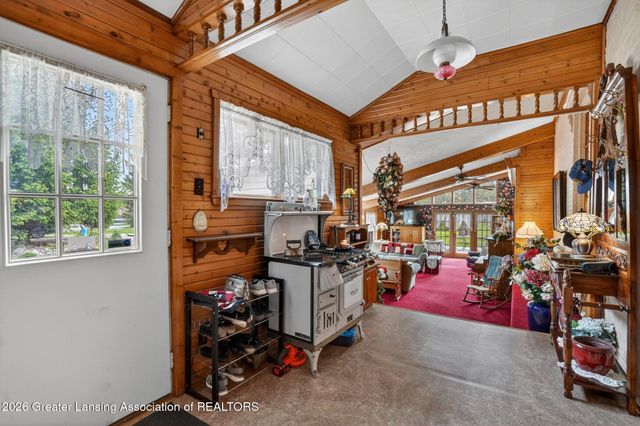 812 N Clinton Street, Grand Ledge, MI 48837