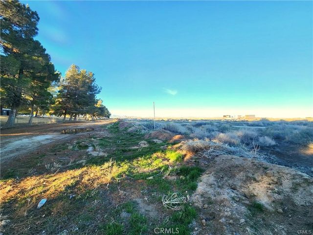 2 AC Near W Ave F8, Lancaster, CA 93536