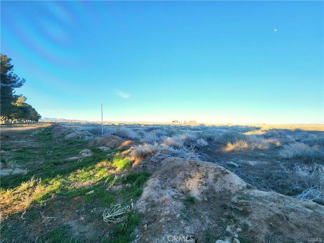 2 AC Near W Ave F8, Lancaster, CA 93536