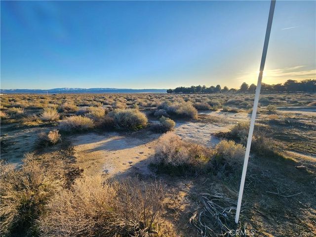 2 AC Near W Ave F8, Lancaster, CA 93536