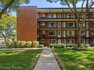 2915 W 13 Mile Road 101, Royal Oak, MI 48073