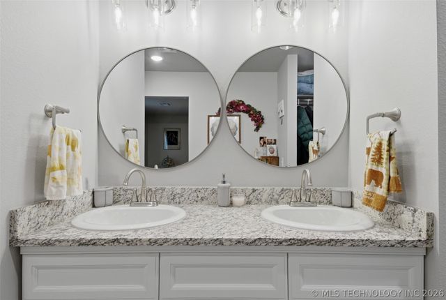 5912 Bluestem Way, Chelsea, OK 74016