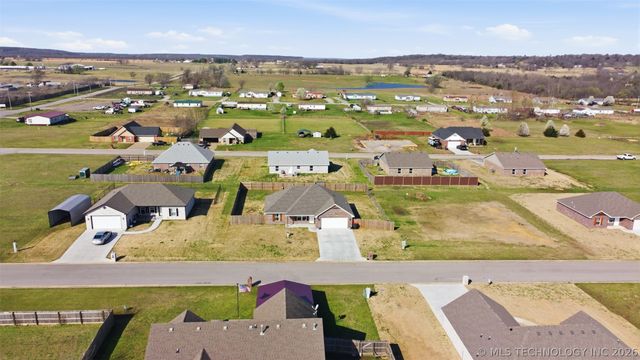 5912 Bluestem Way, Chelsea, OK 74016
