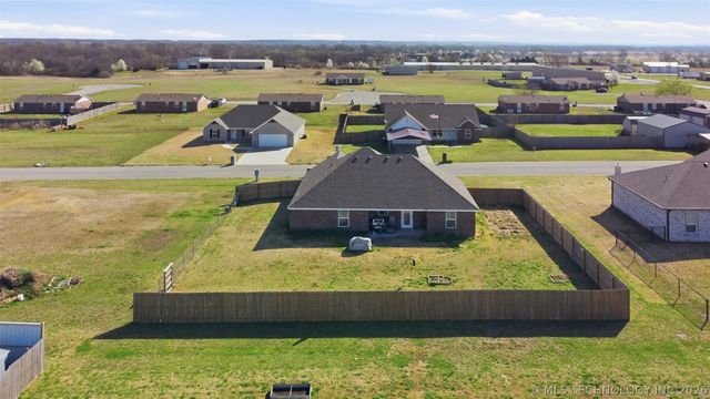 5912 Bluestem Way, Chelsea, OK 74016