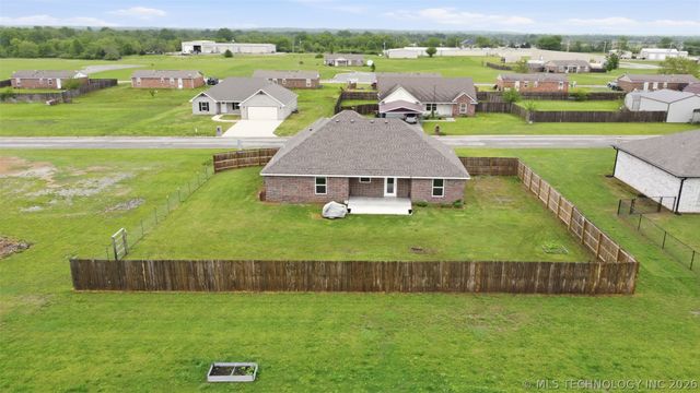 5912 Bluestem Way, Chelsea, OK 74016