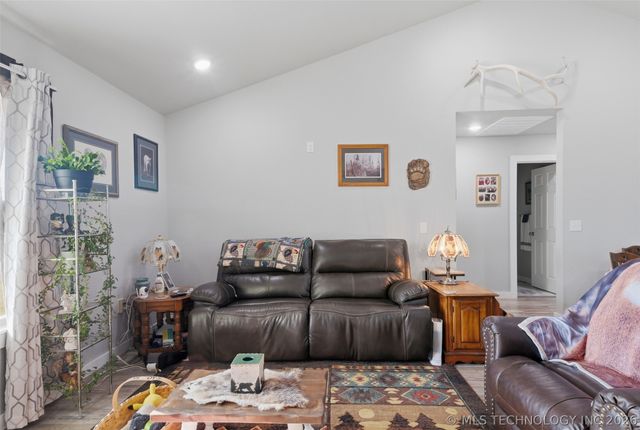 5912 Bluestem Way, Chelsea, OK 74016