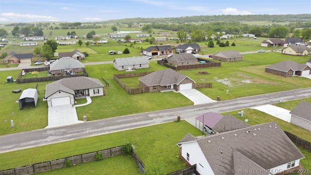 5912 Bluestem Way, Chelsea, OK 74016