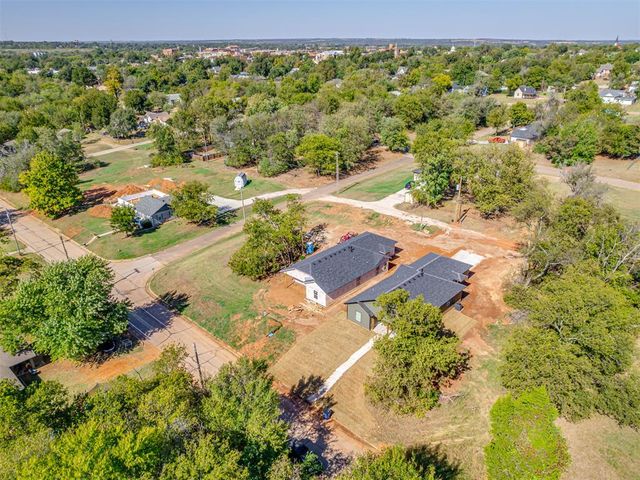 712 E Lincoln Avenue, Guthrie, OK 73044