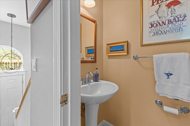 47 Finch Court, South Burlington, VT 05403