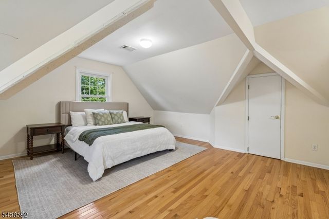 11 Wittkop Pl, Millburn Twp., NJ 07041