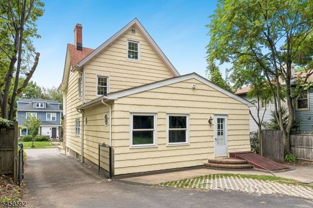 11 Wittkop Pl, Millburn Twp., NJ 07041