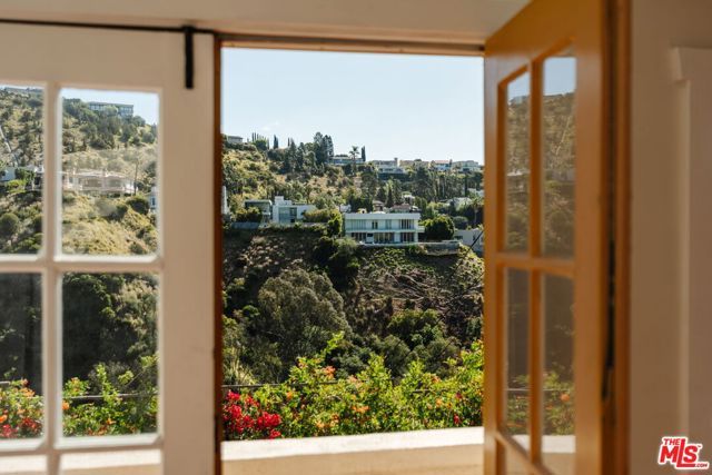 8186 Gould Avenue, Los Angeles, CA 90046