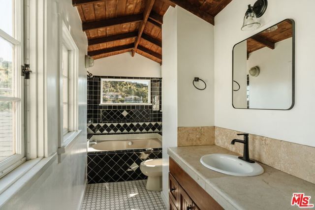 8186 Gould Avenue, Los Angeles, CA 90046