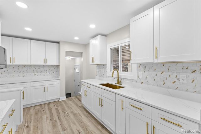 3832 Grindley Park Street, Dearborn, MI 48124