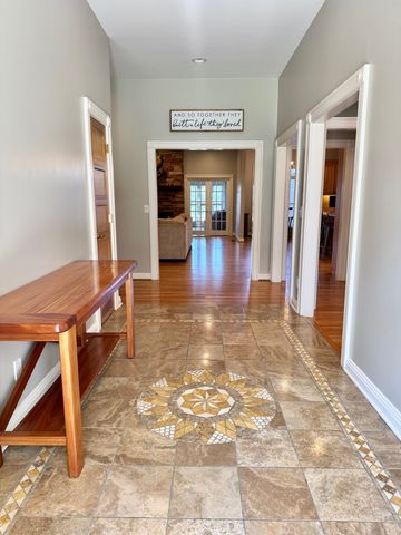 399 Edgar Meeks Rd, Burns, TN 37029