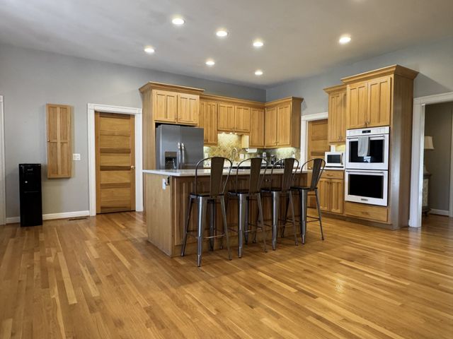 399 Edgar Meeks Rd, Burns, TN 37029