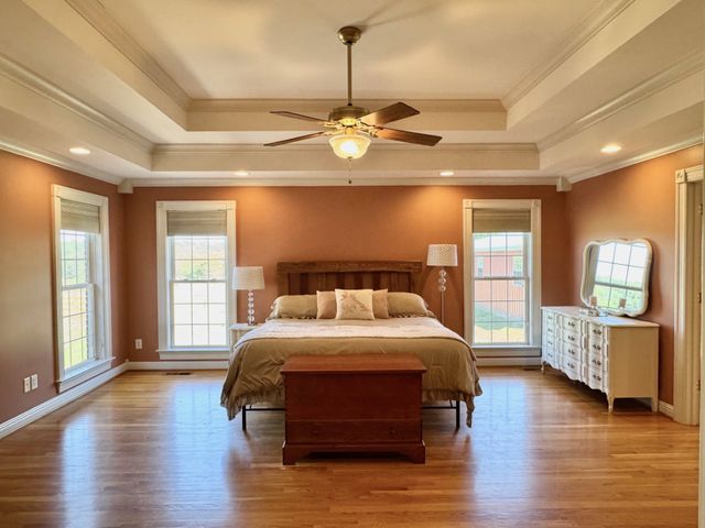 399 Edgar Meeks Rd, Burns, TN 37029